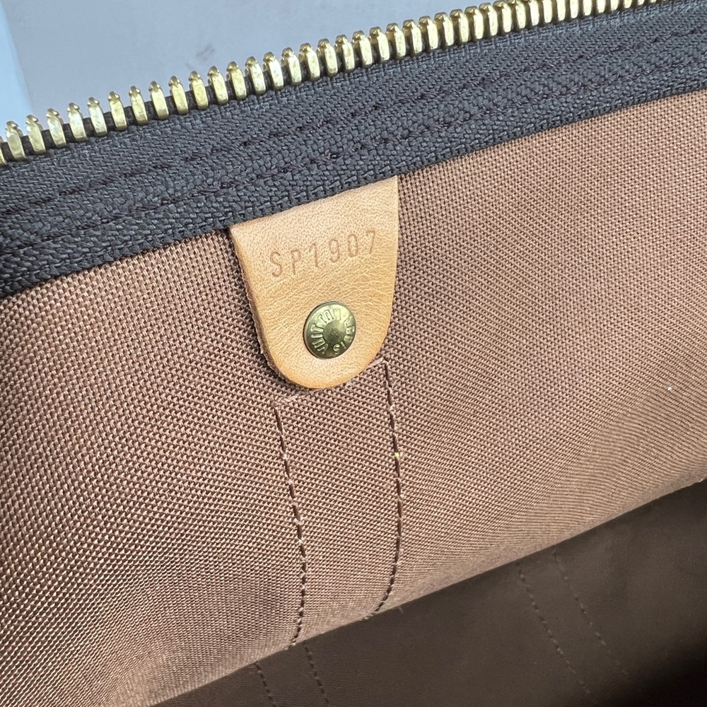 🌵Authentic Louis Vuitton Keepall 45 in Monogram🌵 - Picture 13 of 15
